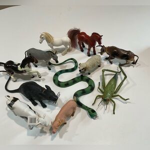 ❤️NWOT Set of 12 Plastic Farm Animals Medium Size, Average Size of 8”x4”